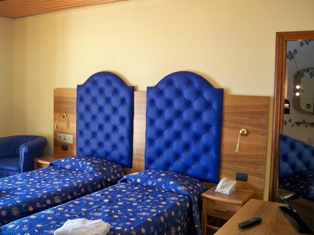 Room image 3