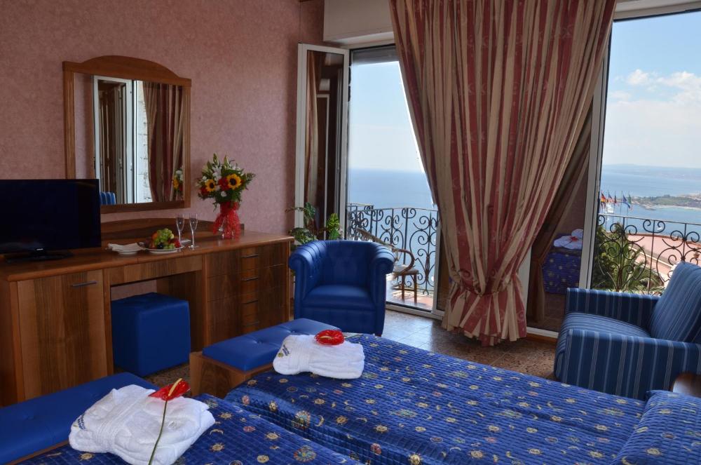 Triple Room with Sea View